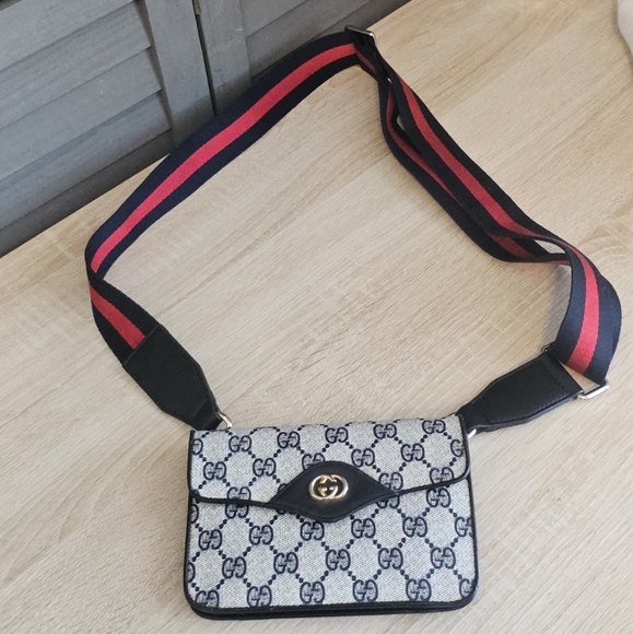 Authentic GUCCI Monogram GG Navy Blue Waist Bag or Crossbody - Picture 14 of 15